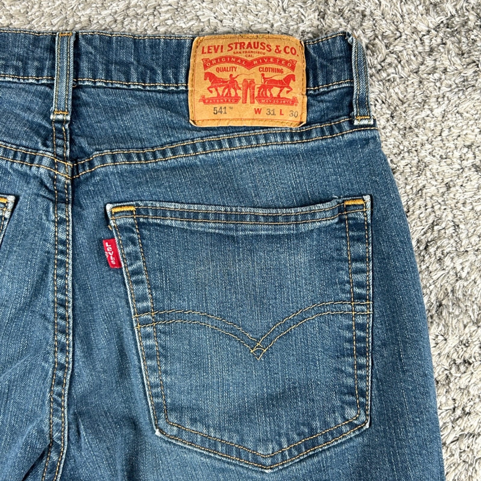 Levi's 541 Athletic Taper Jeans Mens 31x30 Blue Denim Pants Distressed Workwear